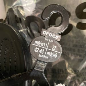 Croc Black Unisex Flip Flops size 9M (US)